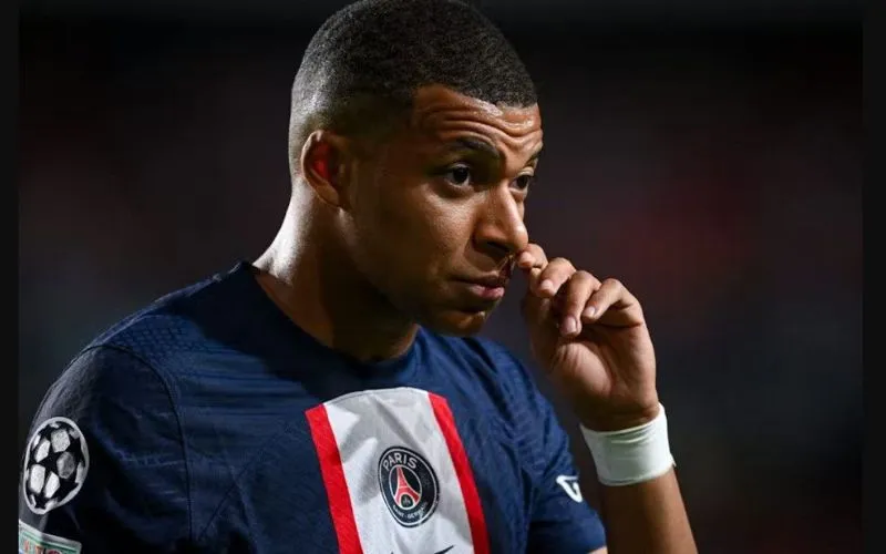 Cạn tàu ráo máng, Mbappe đưa PSG ra tòa