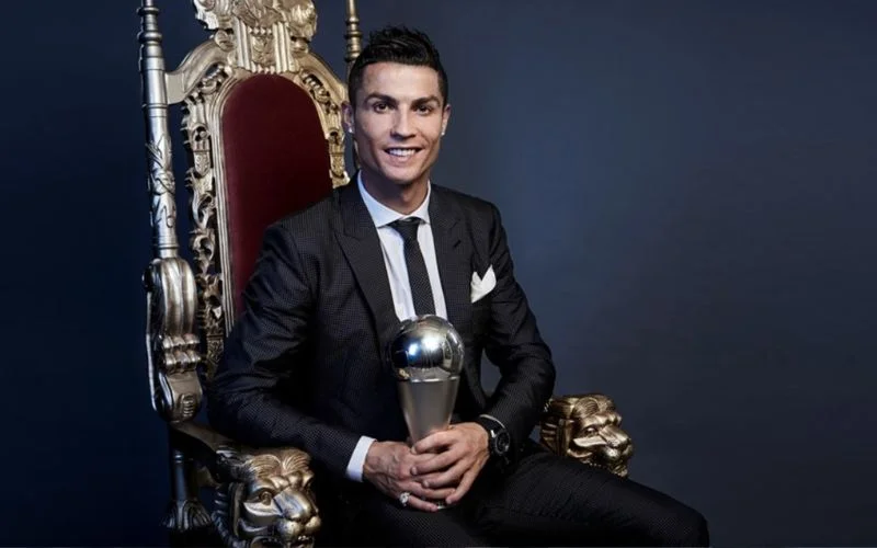 Cristiano Ronaldo sẽ được UEFA vinh danh với giải thưởng đặc biệt nhờ thành tích ghi bàn xuất sắc ở giải đấu UEFA Champions League.