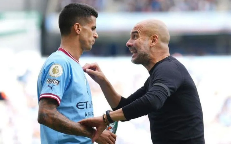 Guardiola không đón chào Cancelo trở lại