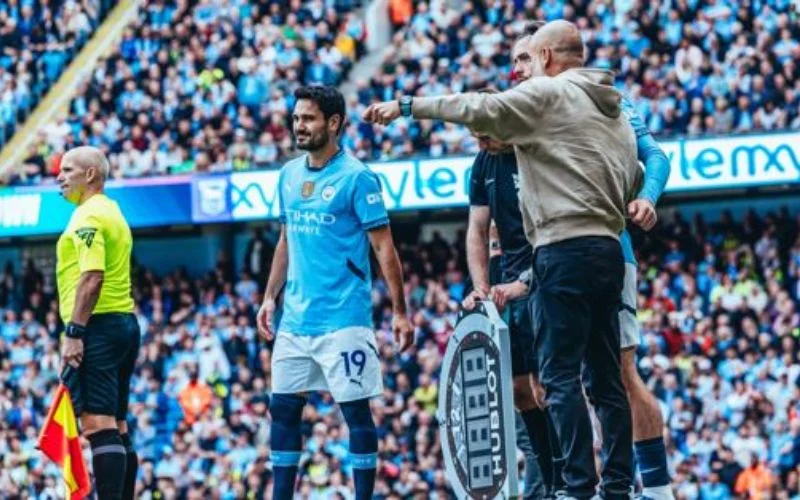 Gundogan được tung vào sân giữa hiệp 2