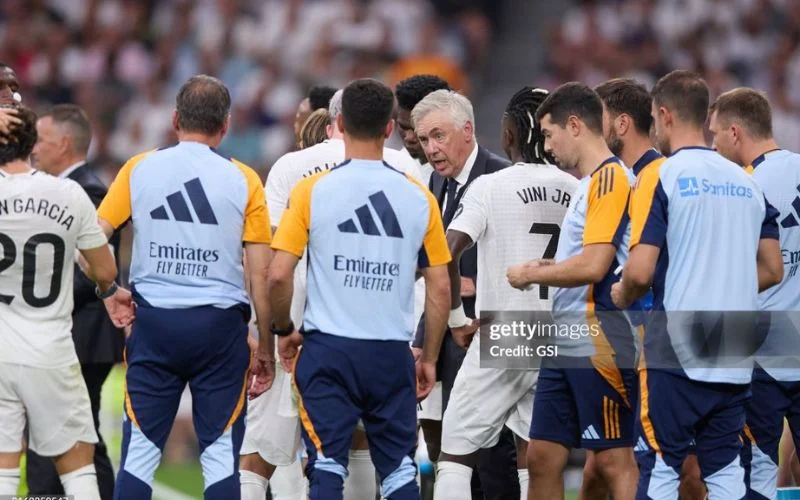 HLV Ancelotti tự tin sẽ giải quyết vấn đề của Real dễ như ăn cháo