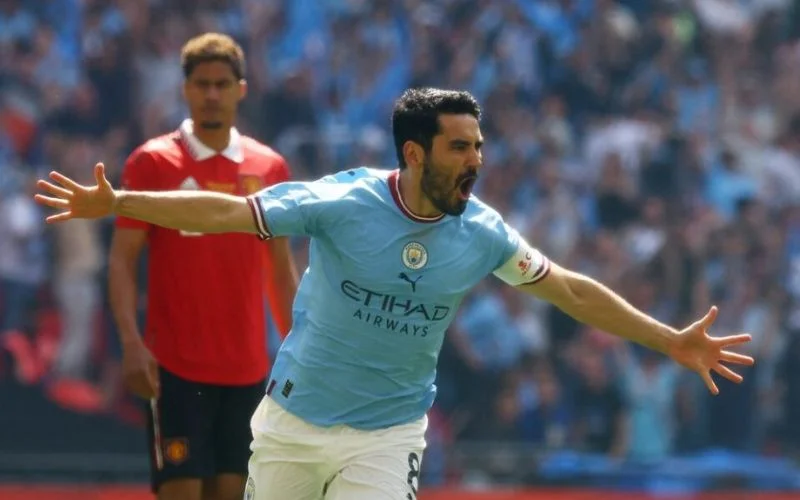 Ilkay Gundogan gặp gỡ 'cứu tinh' ngay khi trở lại Anh