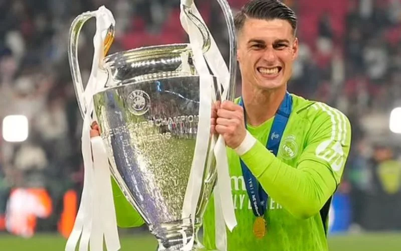 Kepa vừa cùng Real Madrid đoạt Champions League