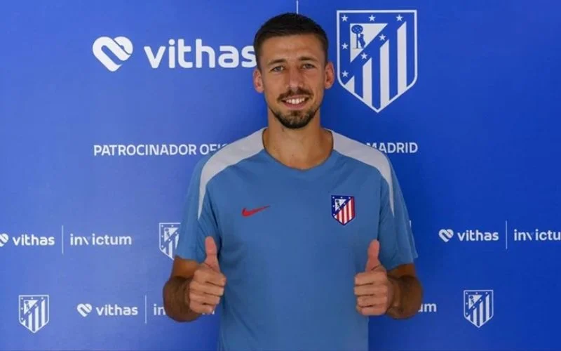 Lenglet vừa ra mắt tại Atletico đã đá xoáy Barcelona