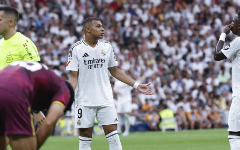 Mbappe có bất đồng với Vinicius trong trận hòa 1-1 giữa Real Madrid và Las Palmas.