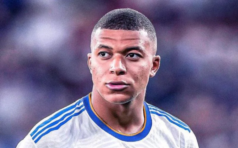 Mbappe nguy cơ ngồi dự bị ở Real