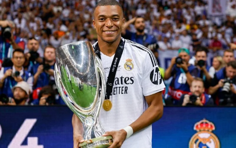 Mbappe theo chân Ronaldo đến Real Madrid.