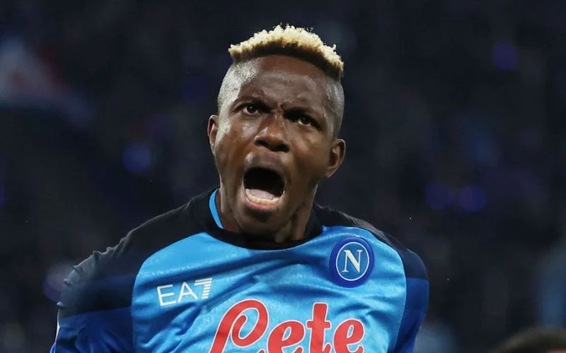 Osimhen mới vừa gia hạn hợp đồng với Napoli