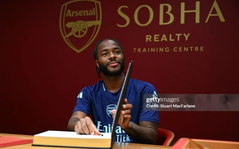 Sterling có mặt tại Arsenal, ai mới phải sợ