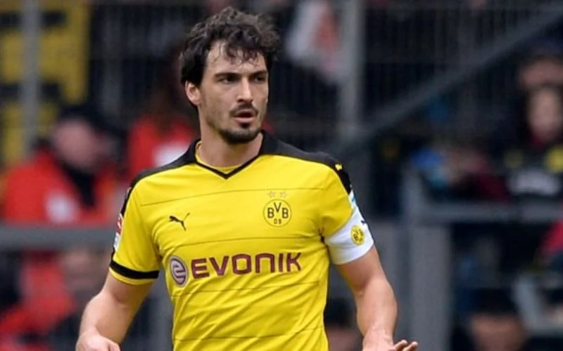 Real Sociedad nổi giận với Hummels