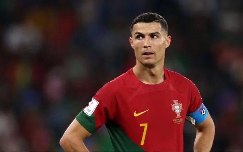 Ronaldo lại gây tranh cãi