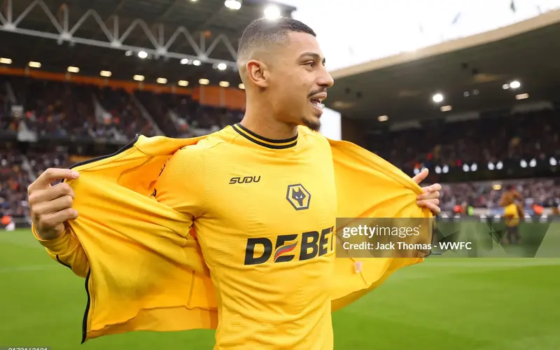 Andre-trong-tran-ra-mat-Wolves-gap-Newcastle