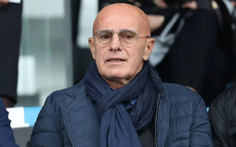 Arrigo Sacchi là HLV nổi tiếng với triết lý bóng đá tổng lực.