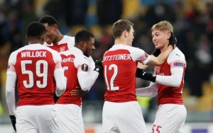 Băng ghế dự bị toàn tuổi teen của Arsenal