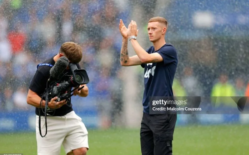 Birmingham City bỏ ra 12 triệu bảng mua Jay Stansfield.