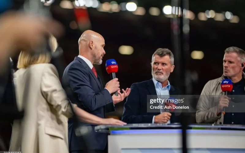 Carragher lo cho Ten Hag