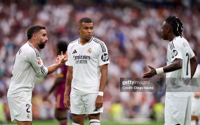 Carvajal không gặp vấn đề với Vinicius và Mbappe