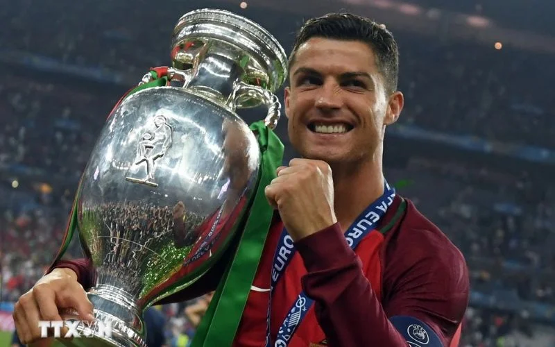 Cristiano Ronaldo, một trong những cầu thủ nhiều danh hiệu nhất thế giới