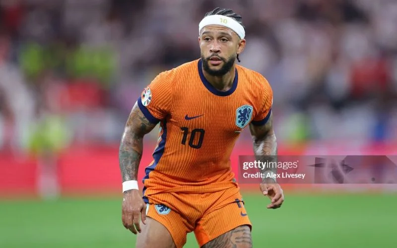 Depay lưu lạc sang Brazil.