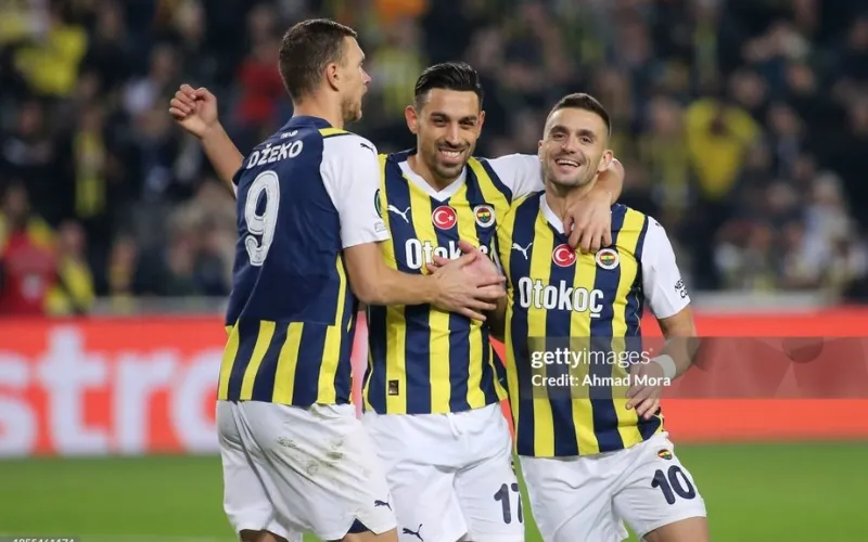 Fenerbahce hiện dẫn đầu giải với thành tích bất bại