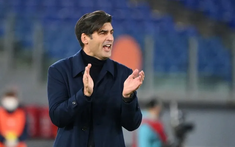 HLV Paulo Fonseca đang chịu áp lực