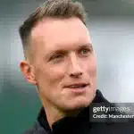 Phil Jones bị 'làm nhục' ở Man Utd