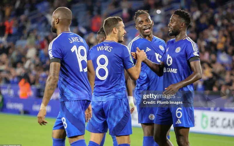 Leicester có một cú lội dòng ngoạn mục