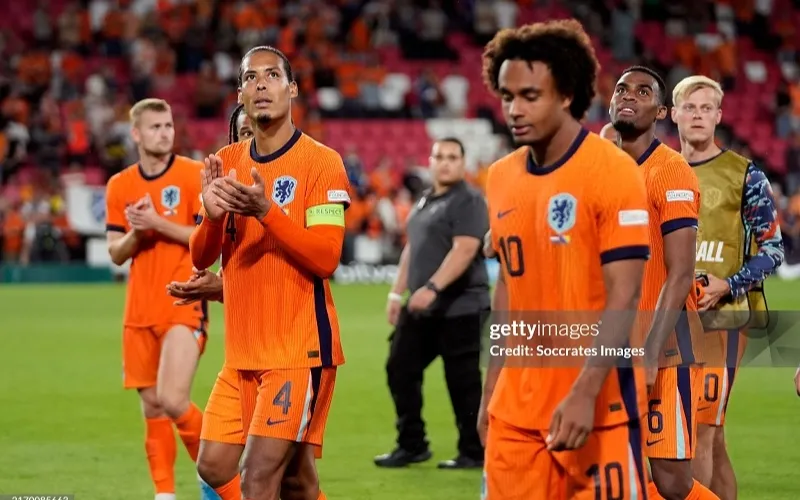 Liệu có bất hòa giữa Virgil van Dijk và Joshua Zirkzee