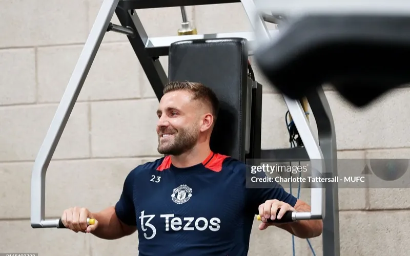 Luke Shaw đã tập luyện trở lại