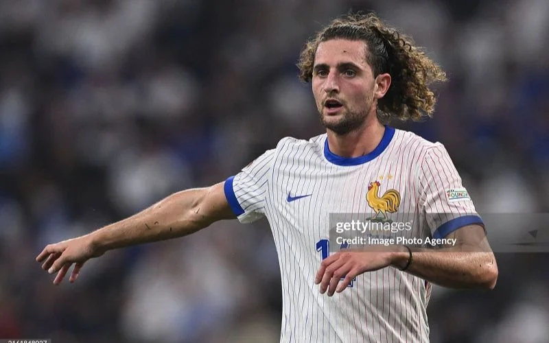 Man Utd muốn chiêu mộ Adrien Rabiot trong tháng 1