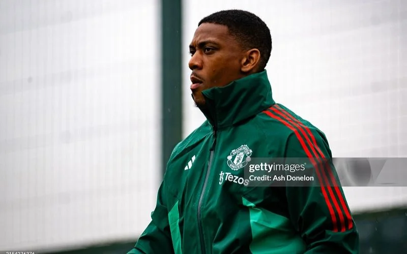 Martial đang được AEK Athens theo đuổi.