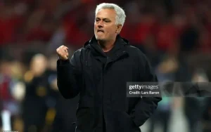 Mourinho khen Real Madrid quá khôn ngoan.