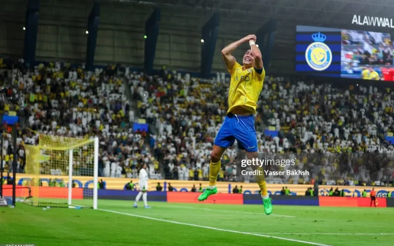 Ronaldo hiện đang chơi bóng tại Saudi Arabia với mức lương khủng