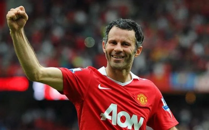 Ryan Giggs, biểu tượng của Manchester United, là cầu thủ có nhiều danh hiệu nhất trong lịch sử Premier League.