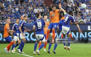 schalke-04-la-nan-nhan-cua-vo-kich-dien-ro-e1726902632483-300x188