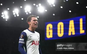 Trận đấu của Tottenham bị hoãn 38 phút