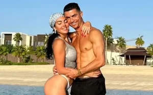 thumbnail-ban-gai-vui-suong-khi-ronaldo-roi-mu-300x188