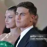 Vợ Dybala gây sốc