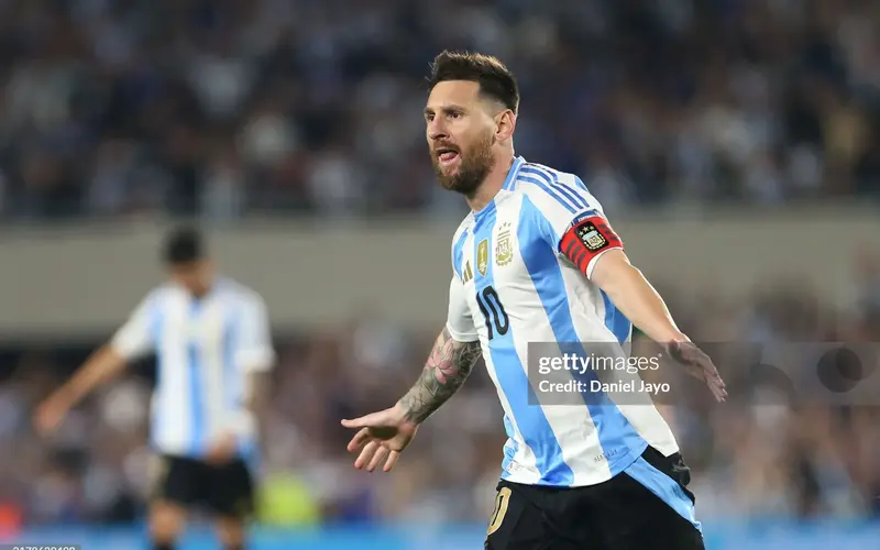 Messi-lap-hat-trick-vuon-len-dan-dau-danh-sach-vua-pha-luoi