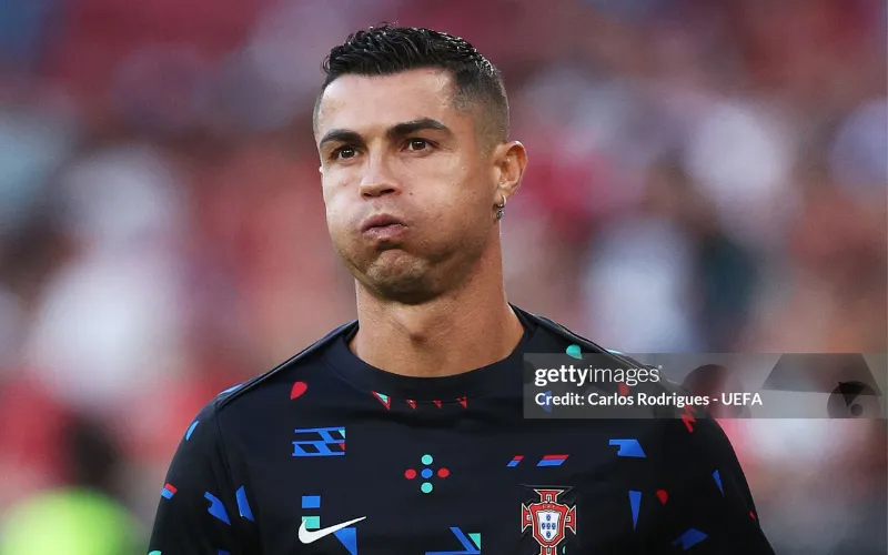 Ronaldo không vui khi vắng mặt trong danh sách đề cử.