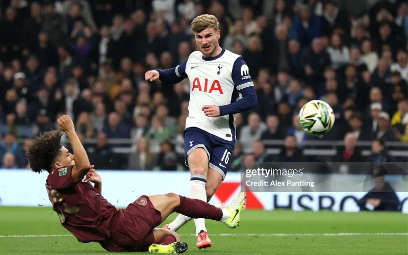 Man City bị Tottenham loại khỏi League Cup.