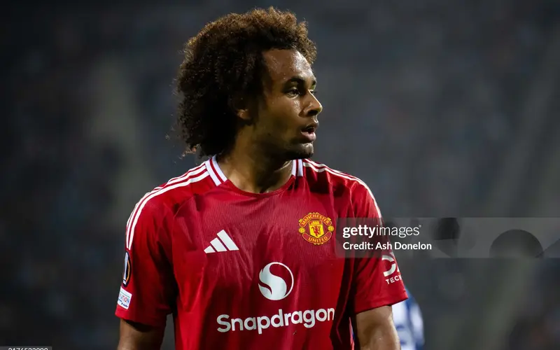 Zirkzee-dang-lac-loi-tai-Man-Utd