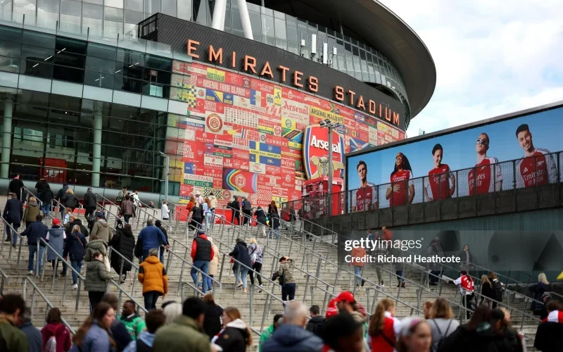 arsenal-tham-vong-cai-tao-san-emirates-e1729591316978