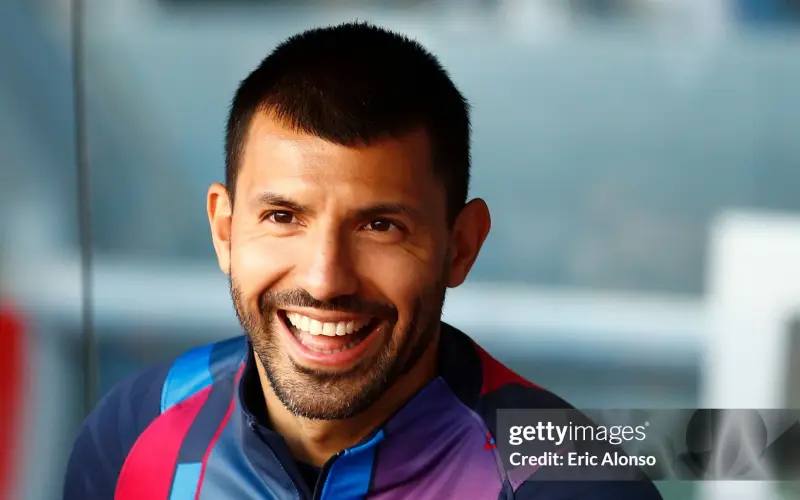 Aguero kiện Barca nợ tiền