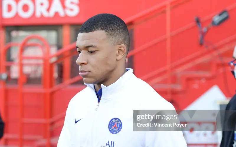 giua-mbappe-va-psg-nay-sinh-mau-thuan