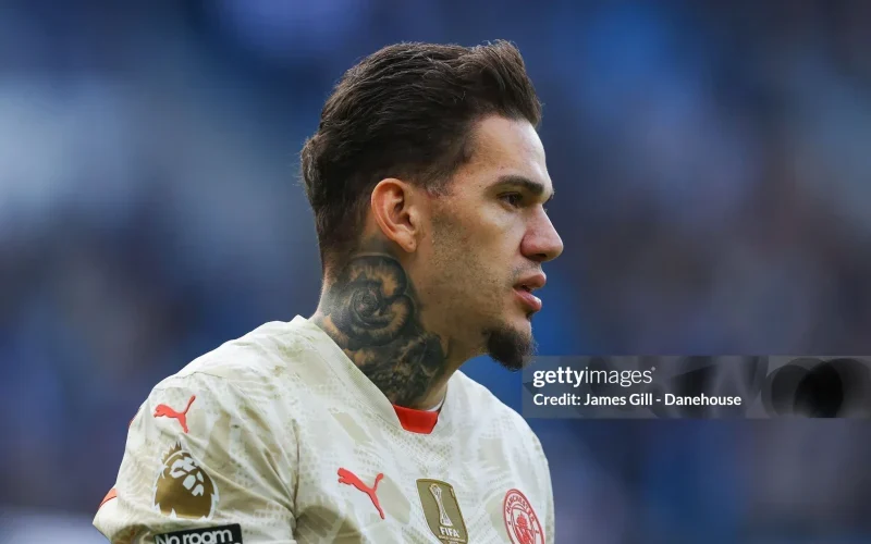 man-city-chua-ban-ederson-vi-khong-duoc-gia-e1728381470439