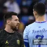 Ronaldo hành động bất ngờ với Messi