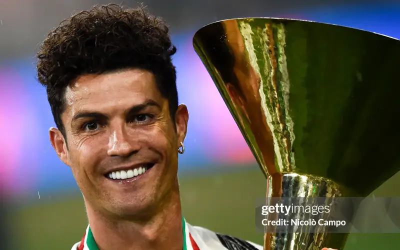 Ronaldo và Juventus lại lôi nhau ra tòa