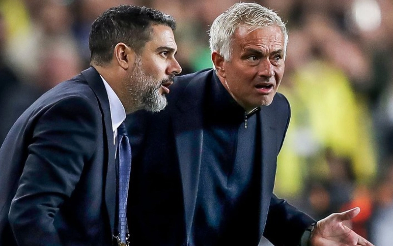 thumbnail-mourinho-nhan-the-do