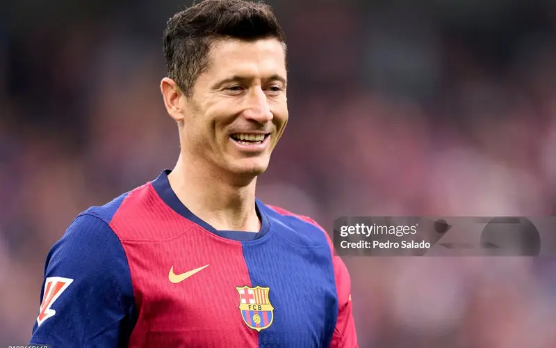 Lewandowski-hoi-sinh-manh-me-duoi-thoi-Hansi-Flick